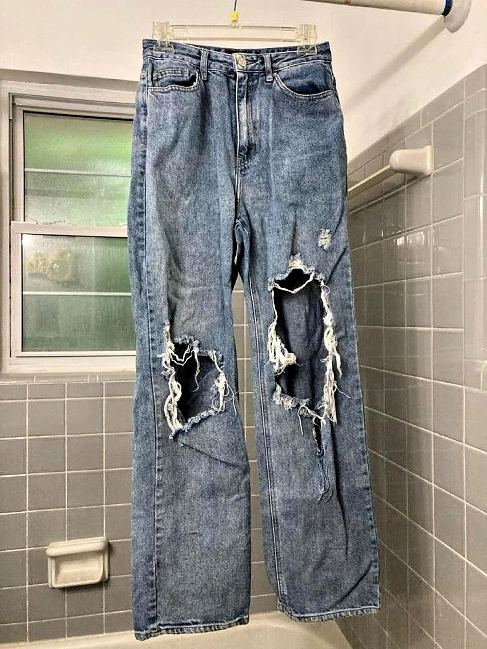 Simple Society Distressed baggy highwaisted jeans